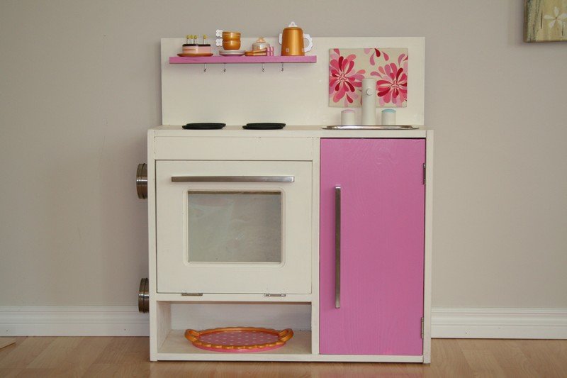 Kinderkueche-drevo-Ikea-skriňa-upcyklácia-nápady-stavba