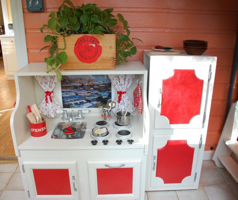 Detská kuchynka-drevo-stará-skriňa-postavte si sami