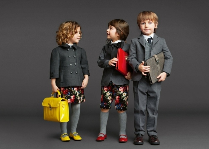 Nohavice a sukne s kvetinovou potlačou nápady pre roztomilé deti v materskej škole v teplých šatách