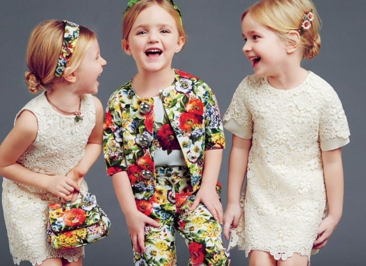 Detská móda Dievčenské čipkované šaty s kvetinovým motívom
