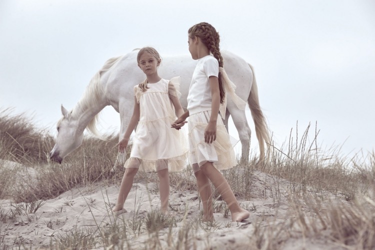 detská móda na leto 2018 žiarivo žlté šaty outfit dievčatá