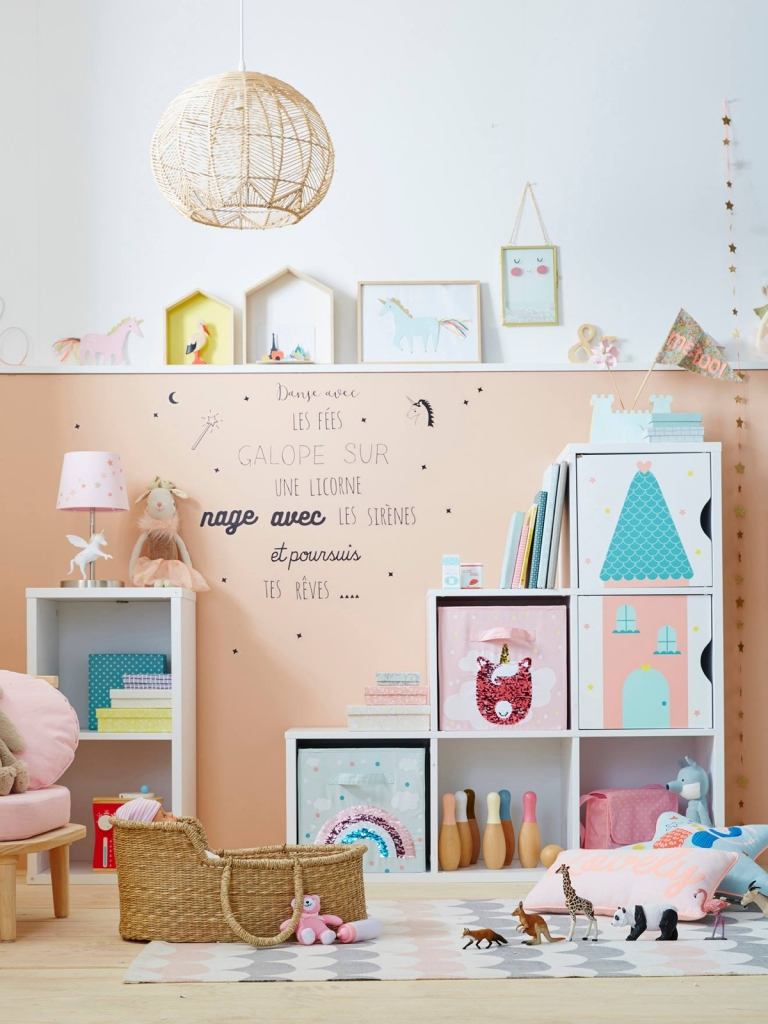 Vyučovanie detí o úhľadnosti stupňovitých poličiek