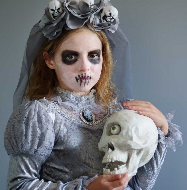 Kostým a líčenie zombie nevesty na Halloween