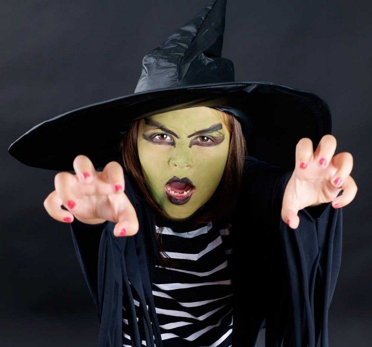 zelená čarodejnica ako jednoduchý nápad na maľovanie na tvár