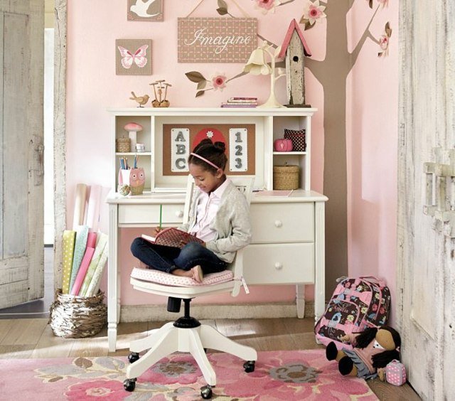 Študijné miesto koberec so vzorom kvetov ružovej steny