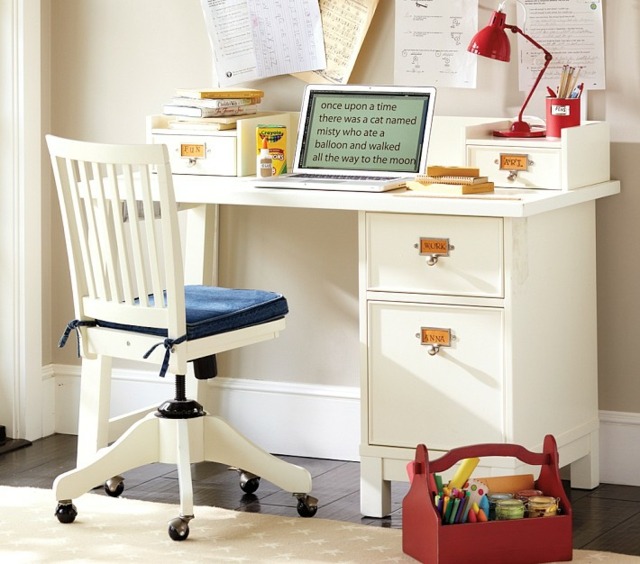 Stolná lampa študovňa oblasť stoličky kolieska zásuvkový koberec