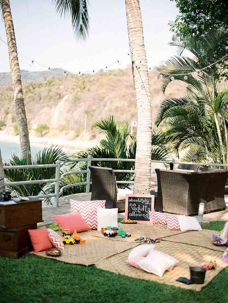 svadba detí zamestnáva rohové hranie výrobou hračiek