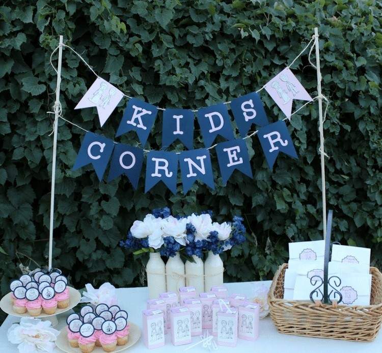 malý detský stolík na svadobný dizajn detské rohové sladkosti