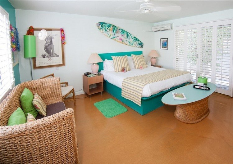 Dekorácia do detskej izby-nápady-motto-surfovanie-zeleno-čalúnená posteľ-ratanový nábytok