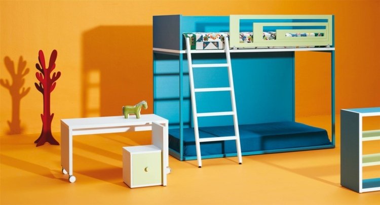 Nastavte nápady pre detskú izbu podkrovná posteľ tmavo modrá