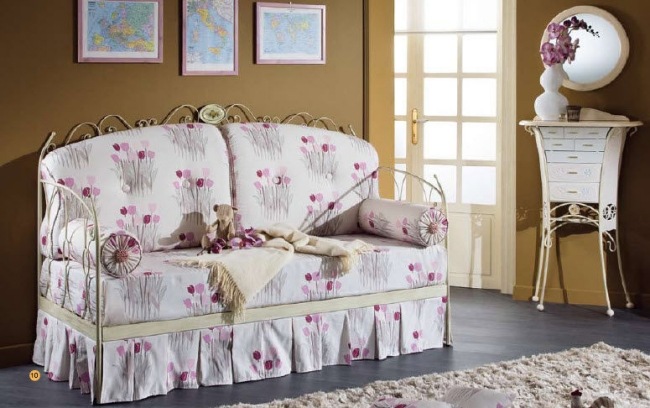 sedacia súprava tulipánový vzor nábytku do detskej izby od Forni mobili