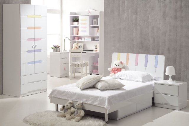 farby detskej izby nápady-dievča-biela-farebné-akcenty-nábytok