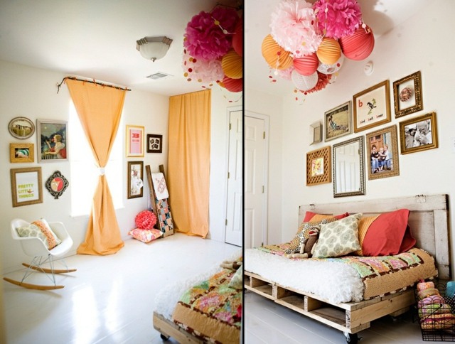 Hojdacie kreslo závesy oranžovej farby pom poms obrázky stena