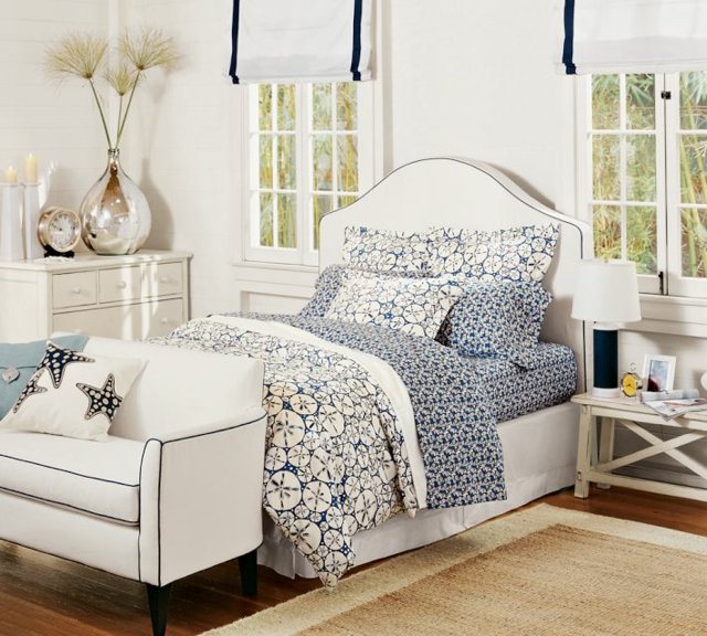 biely nábytok modrý vzor námorné motívy laminátová podlaha