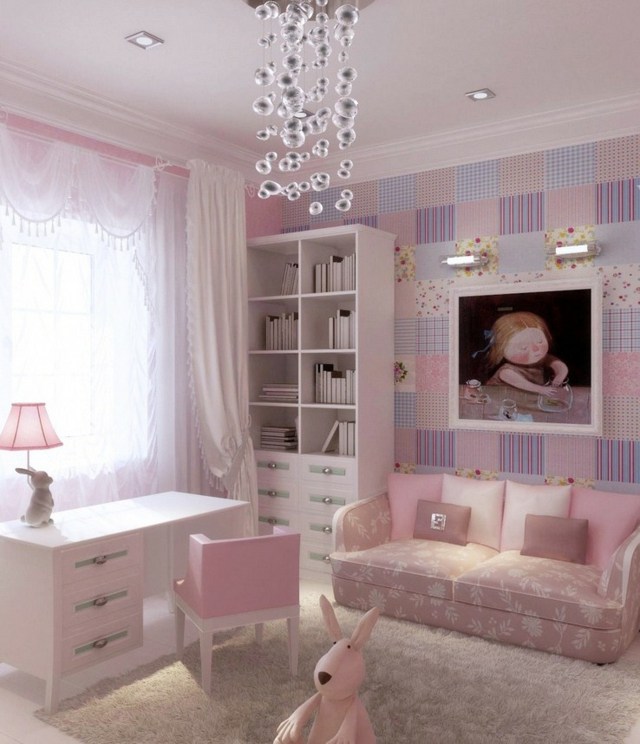 Tapeta na stenu, rozkladací stôl, skrinka na knihy, úložný priestor