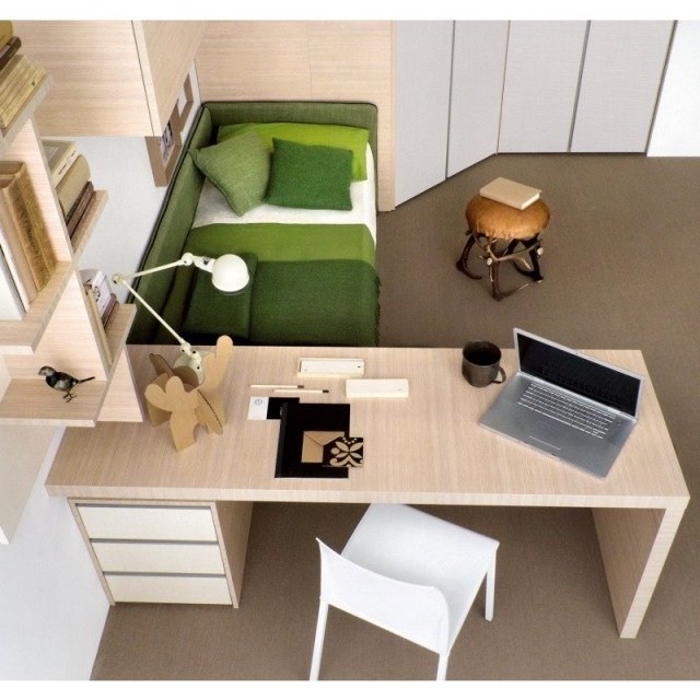 Detská izba školský vek písací stôl posteľ drevené police Detská izba stôl pre školáka posteľ drevené police