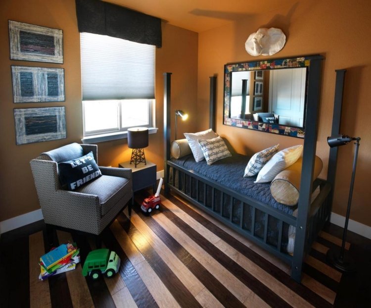 detská izba-dekorácia-pruhy-chlapec-podlaha-posteľ-modrá-kreslo-okno