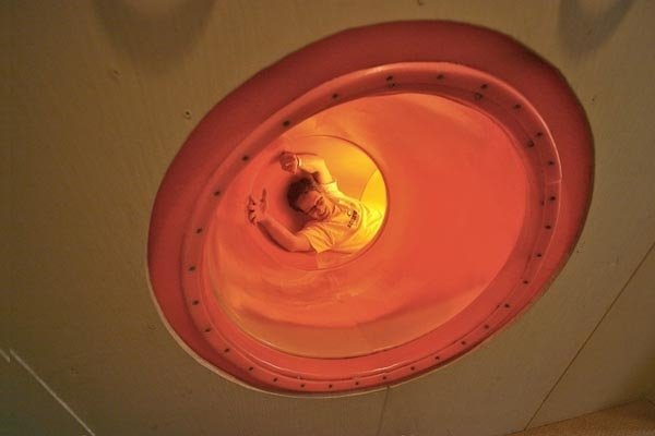 Postavte detskú izbu so šmýkačkou pirátska loď