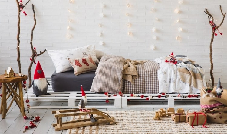 milí trpaslíci vytvárajú vianočnú atmosféru v detskom kráľovstve detská izba-dizajn-bytové doplnky-deko-zima-vianoce-trpaslíci-darčeky-drevo