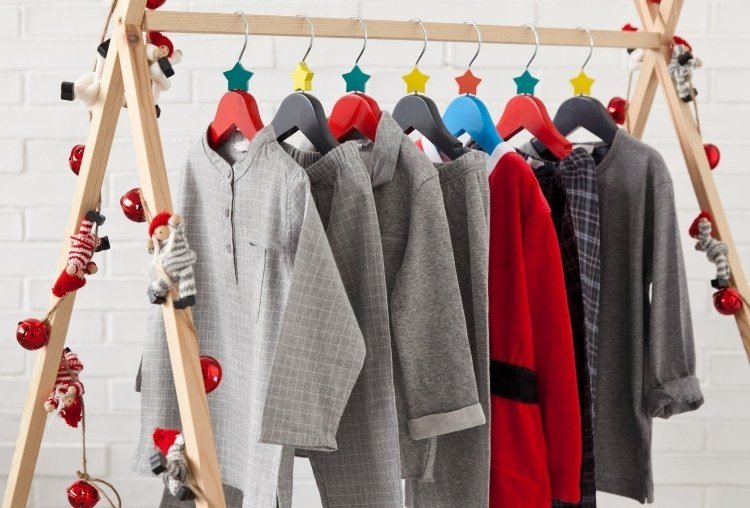 Vešiak na šaty a vtipné vešiaky na oblečenie s domácim oblečením pre deti detská izba-dizajn-domáce-doplnky-vešiaky-stojany-drevené-oblečenie