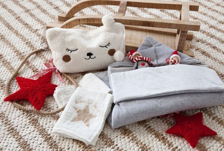 útulné doplnky a textil pre dojčatá a batoľatá detská izba-dizajn-bytové doplnky-textil-tkanina-sivá-detské doplnky