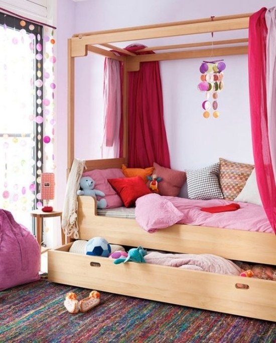 Úložný priestor pod zásuvkou zásuvky postele