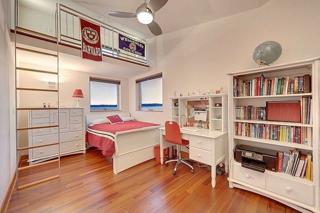 Skriňa na nábytok, podkrovná posteľ, laminátová podlaha