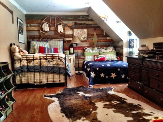 tvar svetlíka dve postele hovädzia koža podlaha