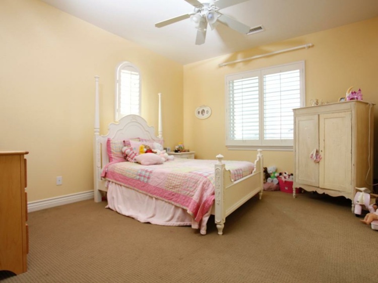 predtým zrekonštruujte detskú izbu bábiky-ružovo-bledé-bábiky