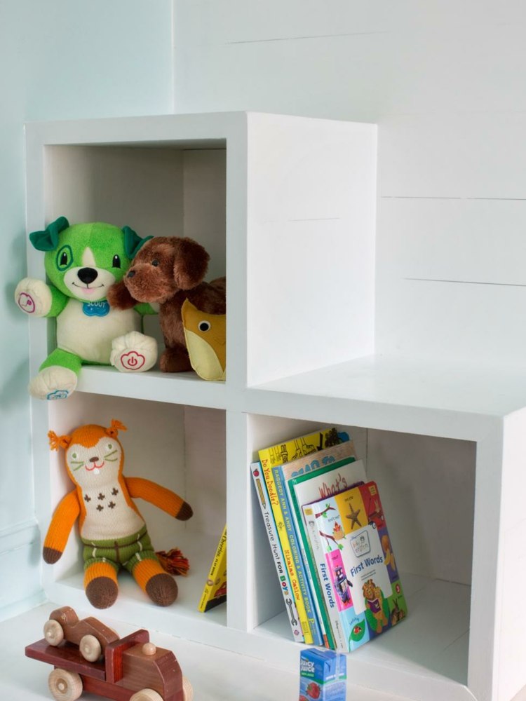 detská izba strecha dizajn policová posteľ schody plyšové zvieratká knihy