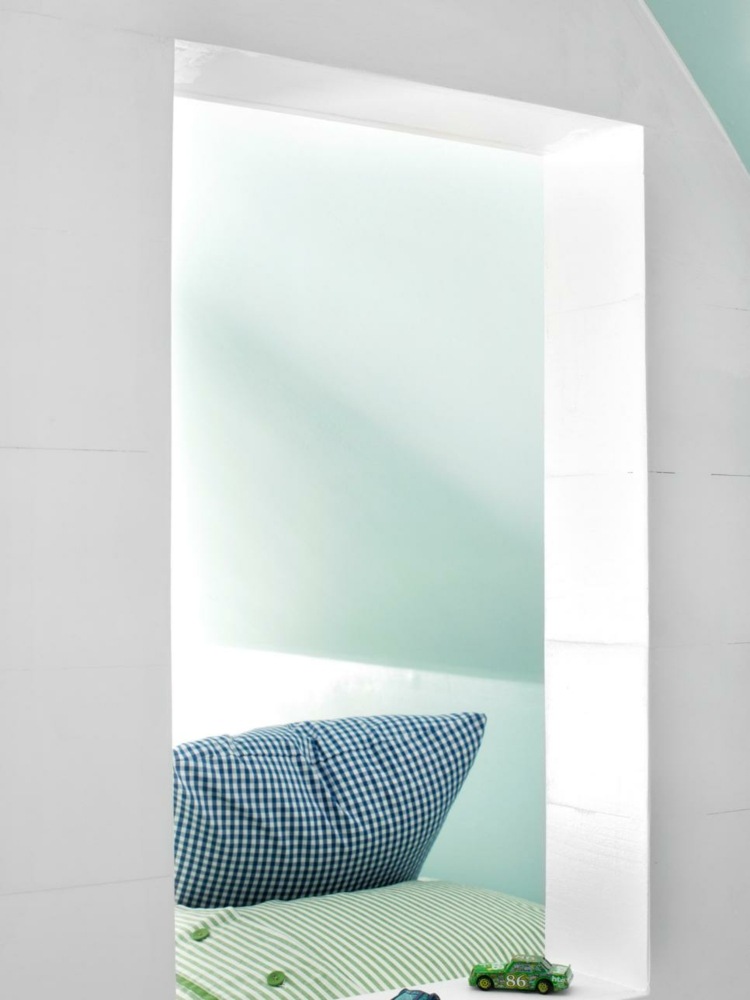 detská izba dizajn strechy okno podkrovie posteľ priestor na spanie romantický