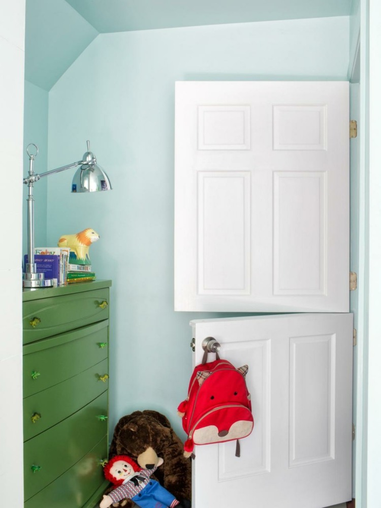 dizajnová detská izba pod strechou kloentuer v škandinávskom štýle biela