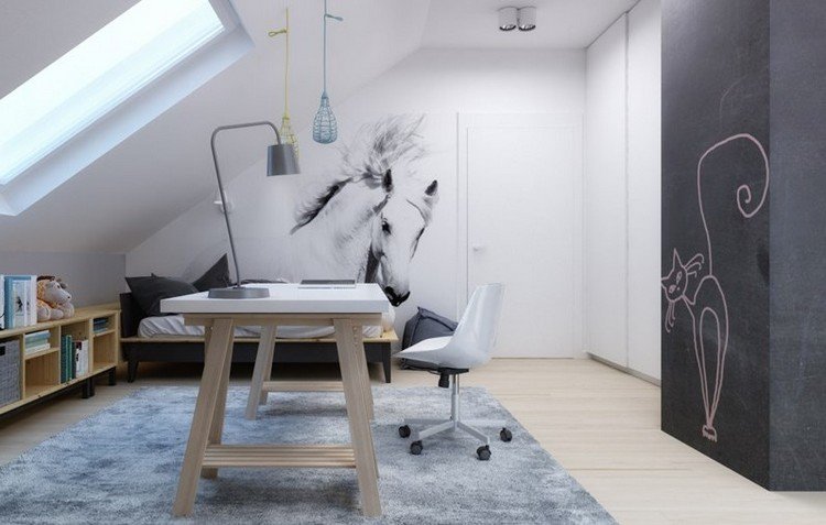 detská izba-stena-dizajn-nápady-foto-tapeta-biely-konský-drevený-nábytok-podkrovie