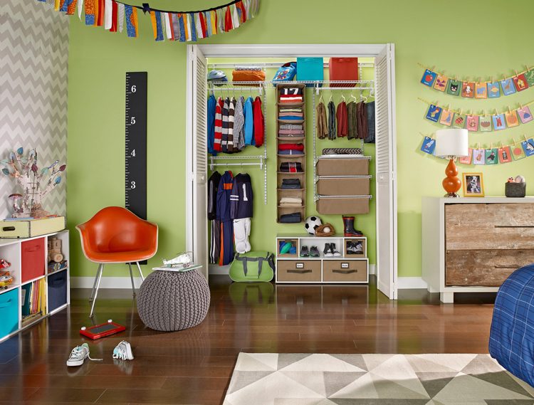 Zariadenie detskej izby-dekorácia-šatník-police-stojany na šaty