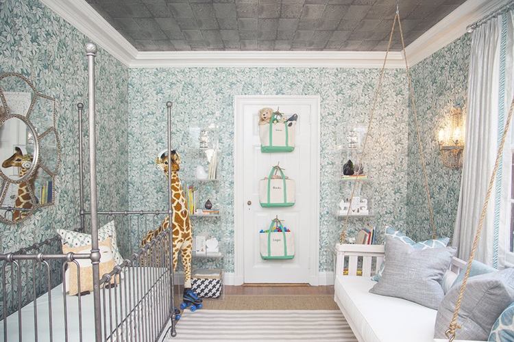 Zariadenie detskej izby-dekorácia-tapeta-dvere-úložný priestor-hračky