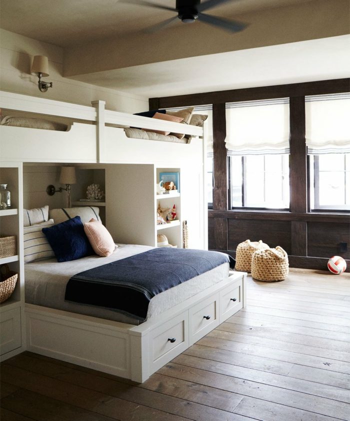 Zariadiť izbu dievčenský nábytok biela posteľ veľké parkety