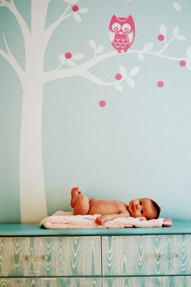 detská izba-steny-dizajn-nápady-šablóna-uhu-vetvička-sedenie