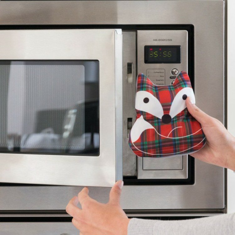 Vyrobte si vankúše z čerešňového kameňa, ktoré plnia líšku, zohrievajú v mikrovlnnej rúre, zohrievajú a hojia, blahodarne pôsobia