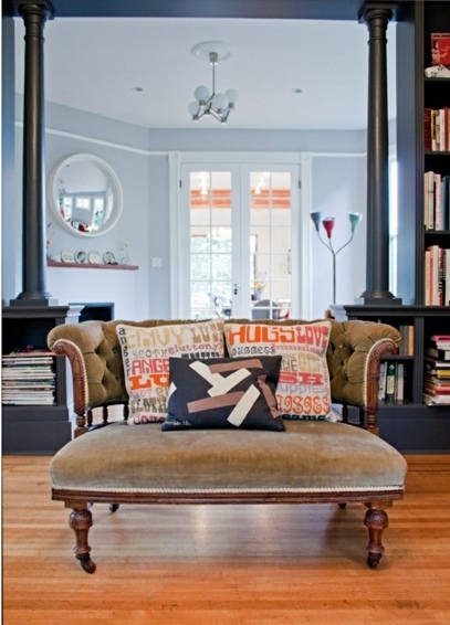 pestrofarebná potlačená sedacia súprava sedačka-vankúše s farebnou potlačou-obývačka