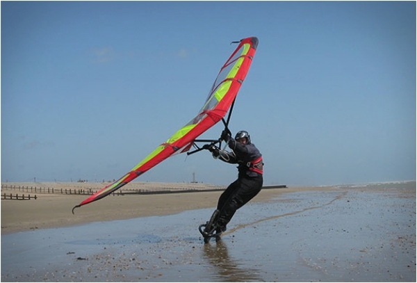 kitewing-plachtenie-voda-inovácie-šport