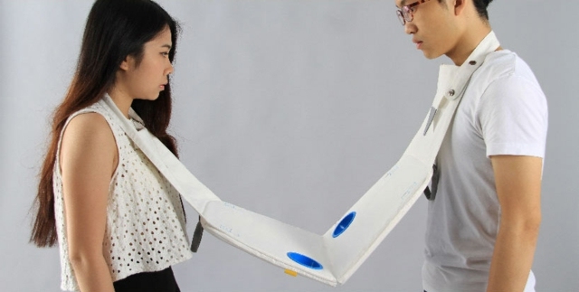 Skladací plastový obrúsok uviazaný okolo krku pre dva výletné stoly na piknik skladacie skladacie nápady na praktické varianty