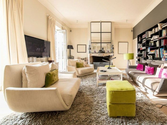 zelený pohovkový nástenný policový systém