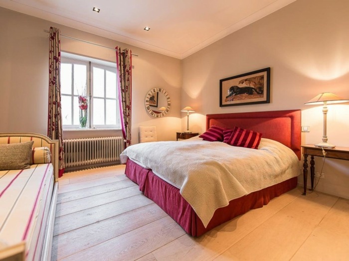 Kvetinový záves vo farbe bobuľovitých bobúľ