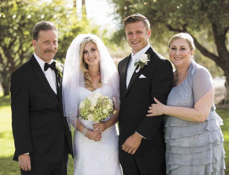 šaty matka nevesty moellig sivá moderný dizajn