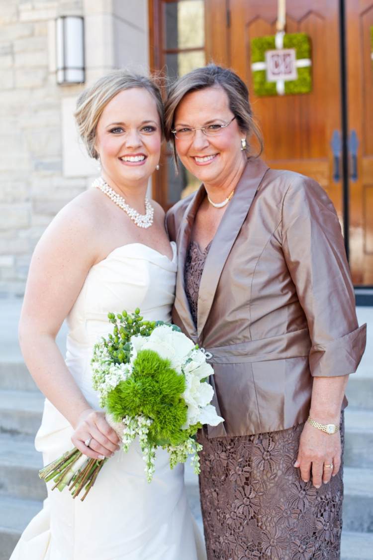 šaty matka nevesty nahé farby čipka kvety dlhá bunda