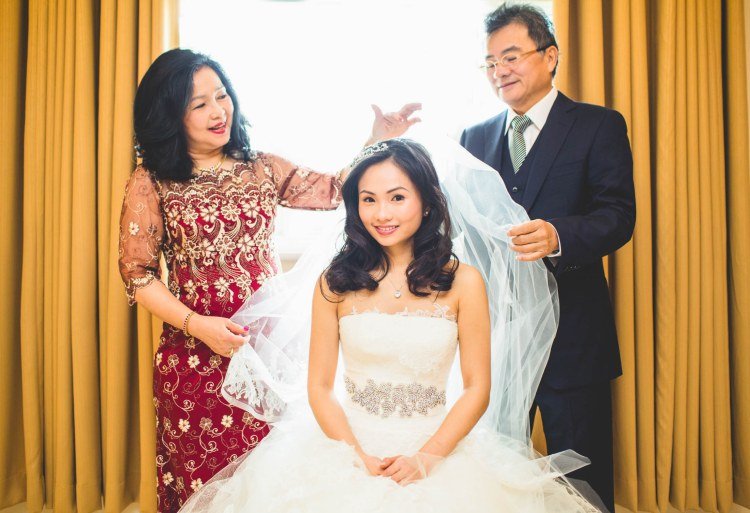 šaty matka nevesty červená tradičná taiwan