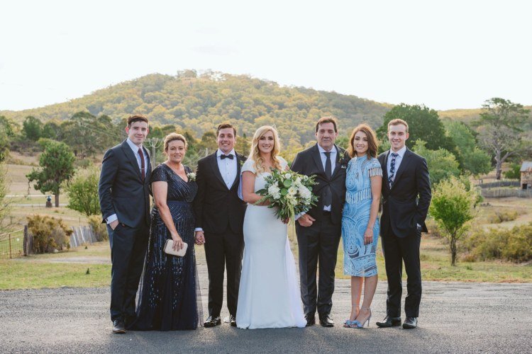 šaty matka nevesty dlhý flitrovaný benzínový modrý čierny tyl