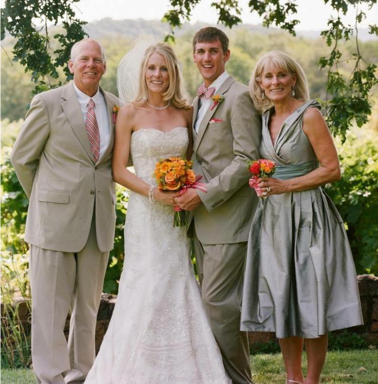 šaty matka nevesty saténová skladaná sukňa po kolená