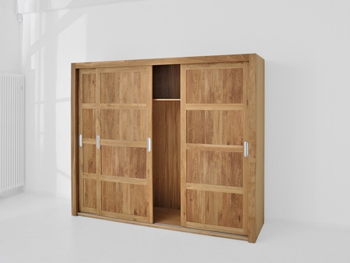 Šatníková skriňa z masívu pre vidiecky štýl s posuvnými dverami POZNÁMKA od Vitamin Design Šatníková skriňa-masívne drevo-vidiecky-štýl-posuvné-dvere-UPOZORNENIE-vitamínový design