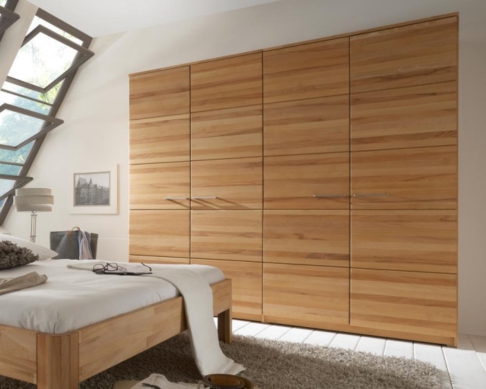 Šatníková skriňa z masívu v spálni s jedinečným výberom dreva moderná skriňa z masívneho dreva-jedinečné-zásuvky na drevo-výber